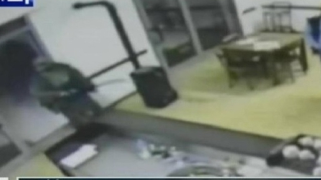 Un fotogramma delle scene riprese all'interno del bar di Budrio dalla telecamera a circuito chiuso.