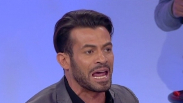 Gianni Sperti, pesanti critiche rivolte a Desir&eacute;e Popper - baritalianews.it