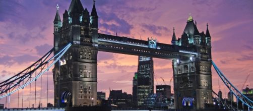 A van has struck several pedestrians on the iconic London Bridge in a suspected terrorist attack (photo credit: pixabay.com).
