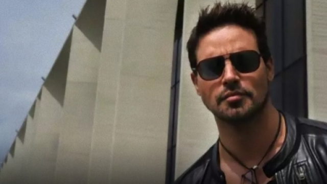 Gabriel Garko parla dei suoi prossimi impegni e svela i suoi difetti.