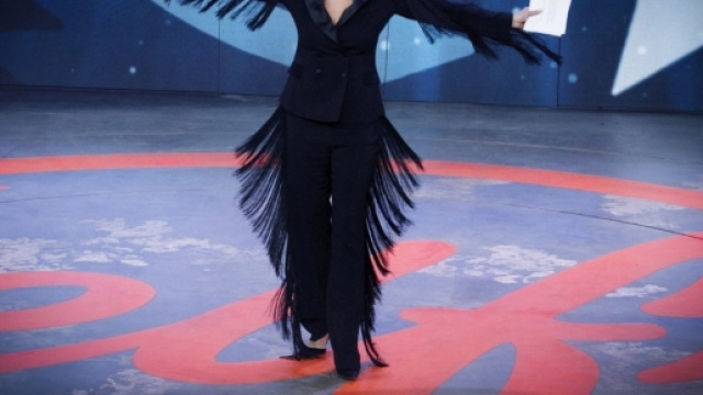 Simona Ventura reagisce duramente alle critiche rivolte a 'Selfie' - repubblica.it