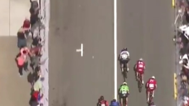 Peter Sagan supera Rick Zabel nel finale