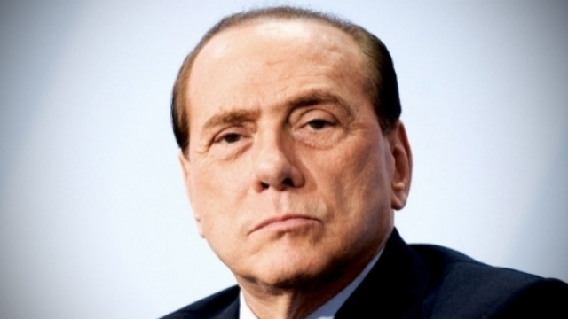Silvio Berlusconi d&eacute;rape &agrave; propos de Brigitte Macron