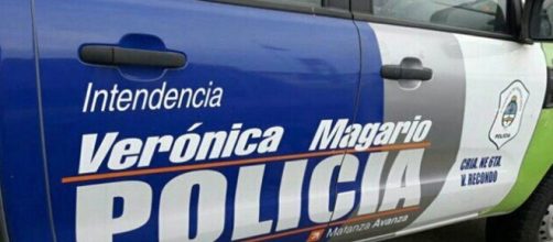 Patrulleros ploteados con el nombre de Ver&oacute;nica Magario