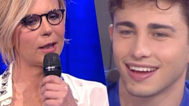 Amici: Maria De Filippi lancia una frecciatina a chi critica ... - bitchyf.it
