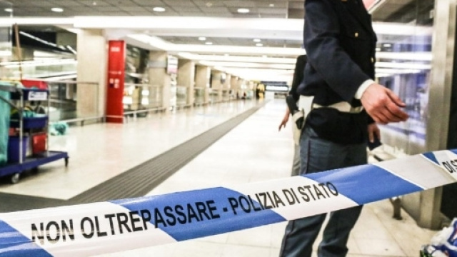 Milano, poliziotto accoltellato alla Stazione Centrale