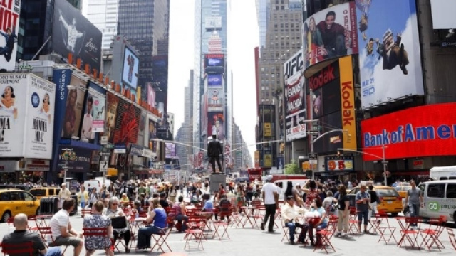 Paura a Times Square dove un'auto &egrave; piombata sulla folla