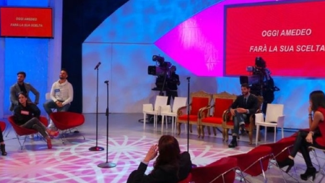 Uomini e Donne, puntata del 28 ottobre [DIRETTA LIVE] | Televisionando - televisionando.it