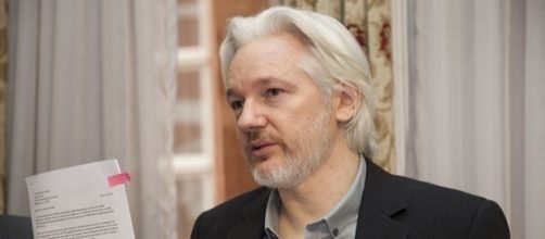 Photo Julian Assange via Wikimedia by Canciller&iacute;a del Ecuador / CC BY-SA 2.0