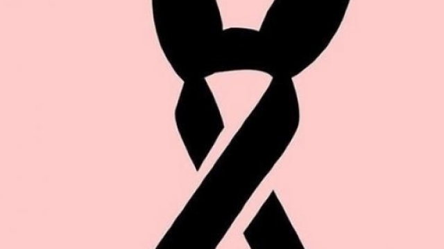 Attentato Manchester, Ariana Grande pagher&agrave; i funerali delle vittime