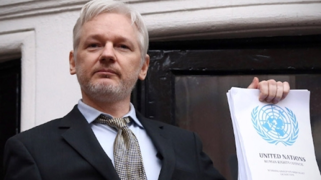 Assange, revocato il mandato di arresto per stupro