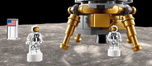 Lego just launched a giant Apollo Saturn V moon rocket set that ... - businessinsider.com