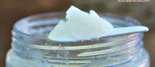 O &oacute;leo de coco traz benef&iacute;cios para o cabelo