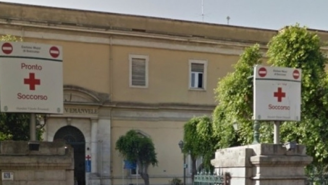 Catania, paziente picchia medico e infermiera