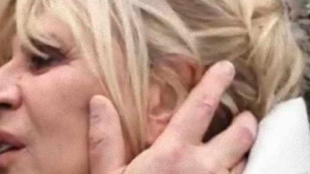 Gemma pronta a farsi baciare dal sole