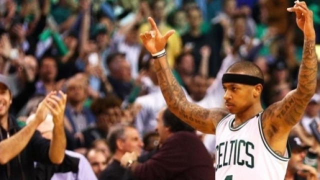 Isaiah Thomas gioisce dopo una Gara-2 da 53 punti