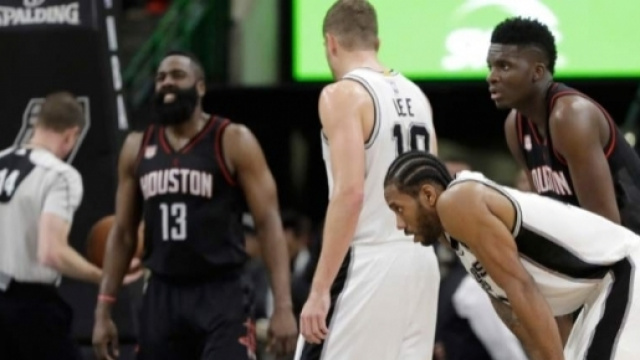 La delusione di Kawhi Leonard dopo la sconfitta in Gara-1 (AP Photo/Eric Gay)