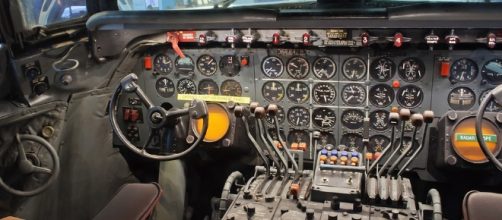 American Airlines cockpit Photo Credit: InSapphoWeTrust