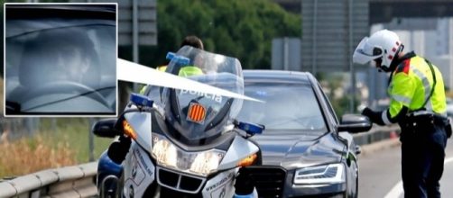 Gerard Piqu&eacute;, en el momento de ser parado por la polic&iacute;a