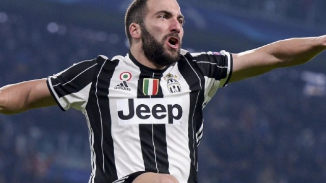 Gonzalo Higuain ancora arrabbiato con Kamil Glik. Il bomber della Juventus non le manda a dire