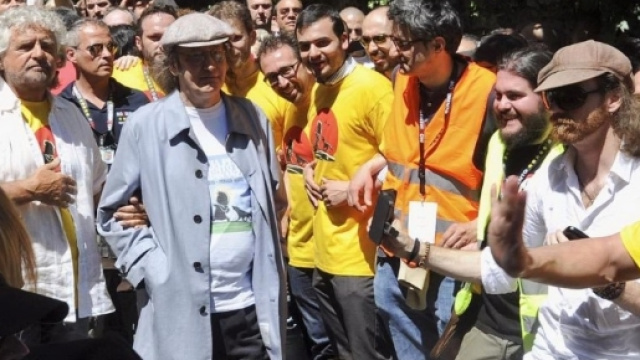 Beppe Grillo e Gianroberto Casaleggio in occasione di una precedente marcia Perugia-Assisi per il reddito cittadinanza