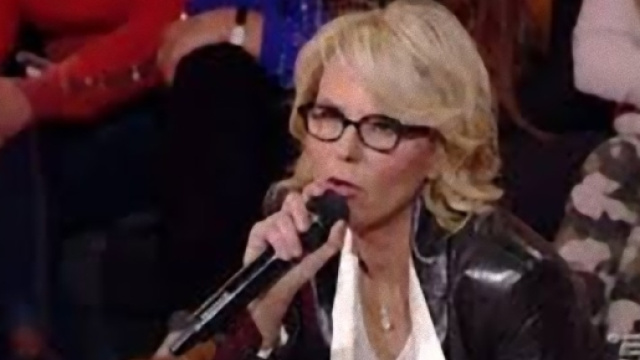 Maria De Filippi: pioggia di critiche per la conduttrice.