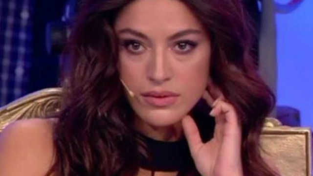 Per quale motivo Desir&eacute;e Popper ha deciso di abbandonare il trono?