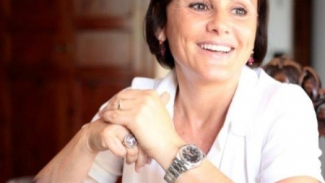 Simona Vicari si dimette da sottosegretario, il Rolex ricevuto in dono non &egrave; quello della foto