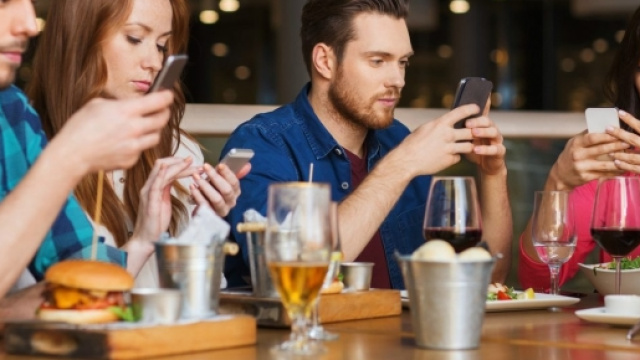 Dipendenza da Smartphone: come liberarsene, secondo gli esperti del Cleveland Clinic's Center for Behavioral Health - neurotracker.net