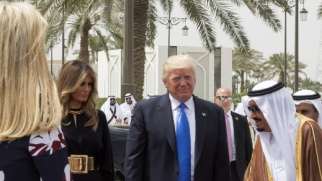 Melania e Ivanka Trump in Arabia Saudita senza velo