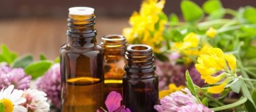 How to Use Essential Oils - Photo: Blasting News Library - dorajackson.com