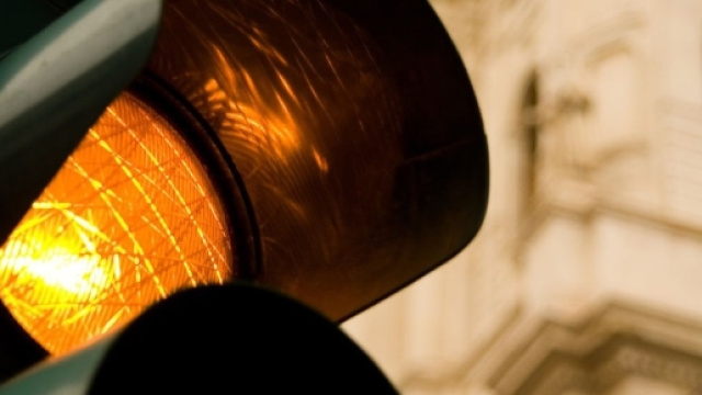 Accelerare in prossimit&agrave; del semaforo giallo? Si rischia la multa - corriereadriatico.it