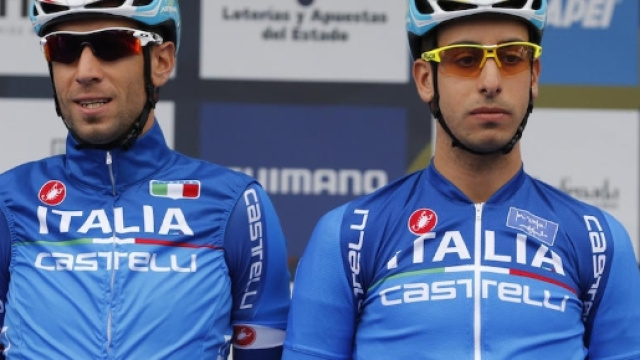 Aru sostiene Nibali al Giro d'Italia.