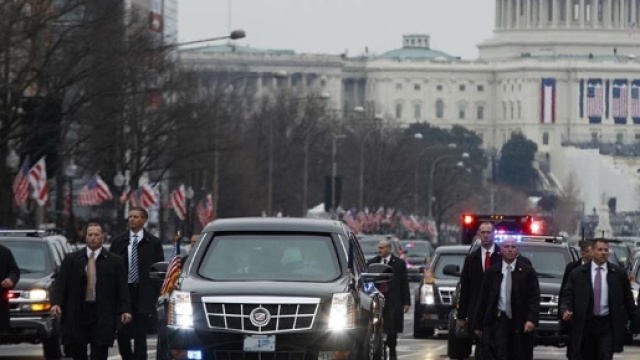 Ecco la "bestia", la Cadillac-carrarmato con la quale oggi Trump si sposter&agrave; a Roma per le visite istituzionali.