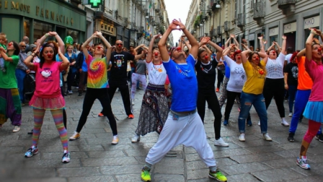 Giornata Nazionale del Naso Rosso, Torino, 2017, flashmob 'Partiti Adesso' Giusy Ferreri