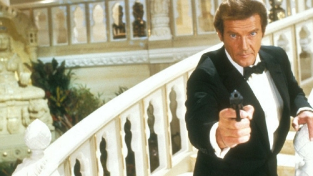 James Bond interpretato da Roger Moore