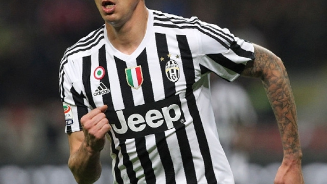 Juventus 6 leggenda. I bianconeri celebrano la vittoria del sesto scudetto di fila