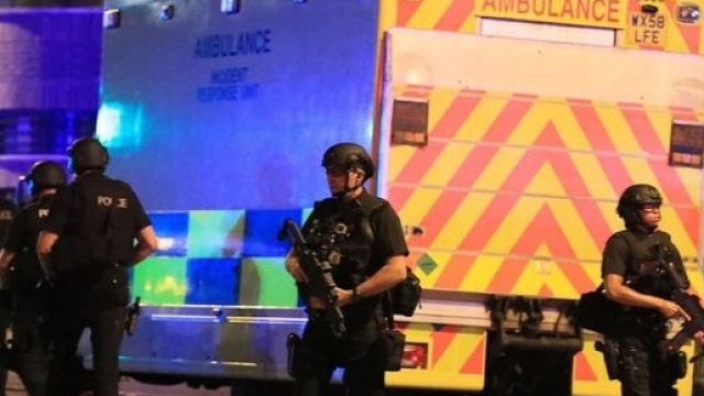 Poliziotti sulla scena; Fonte: BBC