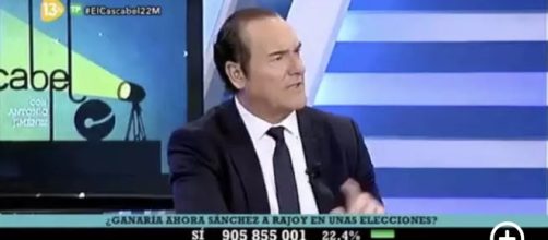 Antonio Jim&eacute;nez presentando el cascabel