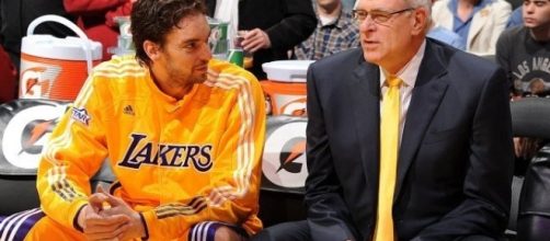 Pau Gasol con su maestro zen, Phil Jackson