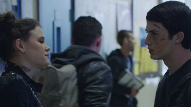 Clay ( Dylan Minette ) et Skye ( Sosie Bacon )