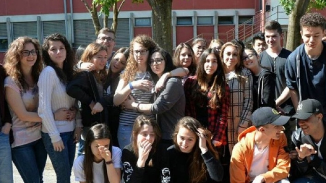 Via gli smartphone per una settimana: il curioso (quanto istruttivo) esperimento proposto agli studenti da un giovane docente