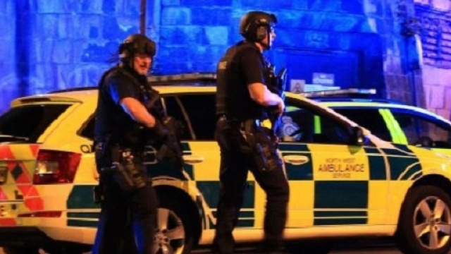 Manchester, bomba al concerto di Ariana Grande; per la polizia &egrave; 'un attentato terroristico'