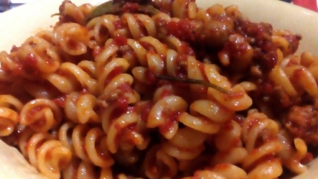 Rag&ugrave; con soffritto di aglio, rosmarino e burro