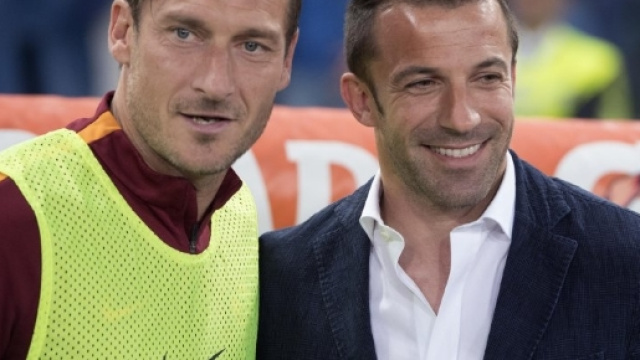 Roma-Juventus: l'abbraccio tra Francesco Totti e Del Piero