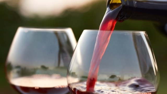 Un bicchiere di vino al giorno pu&ograve; aumentare il rischio di cancro al seno del 9% CNN.com - cnn.com