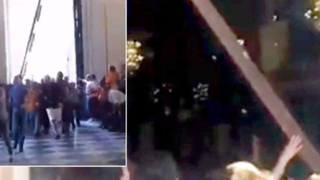 Valencia, porta della cattedrale piomba su anziana