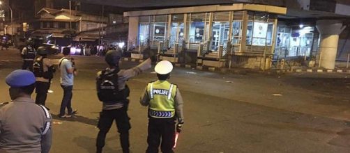 Suspected suicide bomb in Jakarta kills policeman, injures 4 ... - seattlepi.com