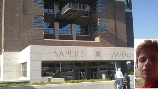 Biblioteca scientifica di Fisciano (SA). Nel riquadro,Gianluca, il 20enne morto precipitando