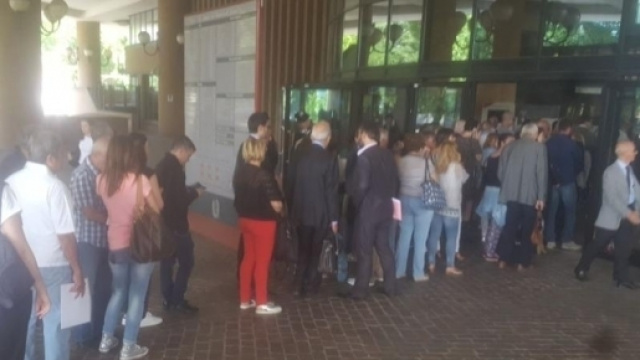 Coda al tribunale di Torino (fonte www.lastampa.it)